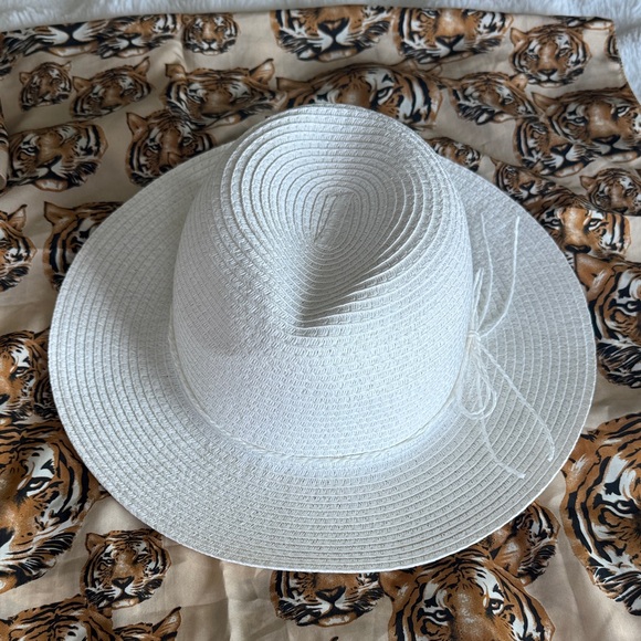 NWT style & Co. Elegant White Women's sun hat - Picture 1 of 3